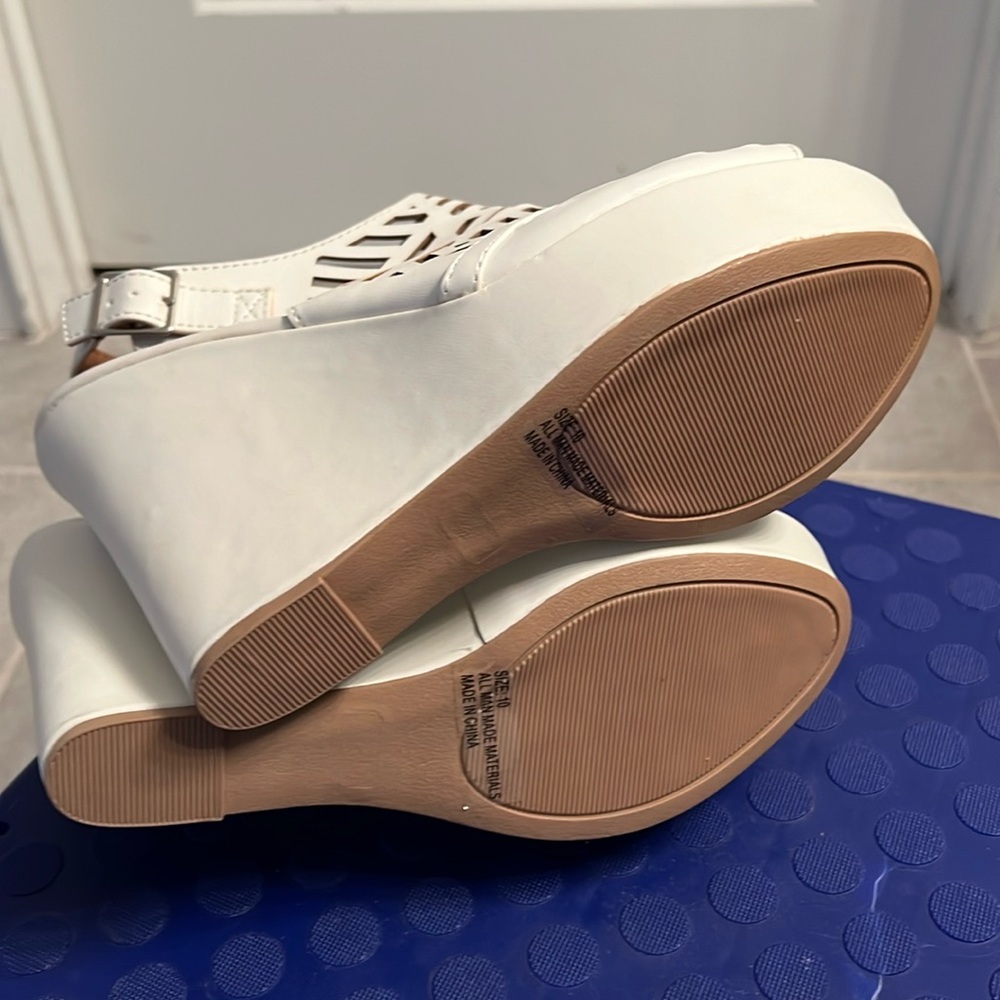 NWOT Charlotte Russe Wedge- Cream - Picture 4 of 4